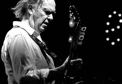"Onde estão os nossos gênios? O que aconteceu?", diz Neil Young sobre as novas bandas