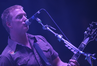 Queens Of The Stone Age toca música inédita no Lollapalooza Brasil; ouça "My God Is The Sun"