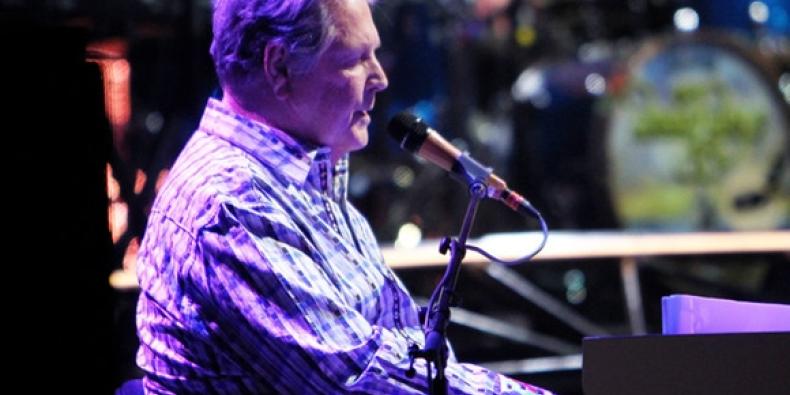 Beach Boys se apresenta na TV americana; veja os vídeos
