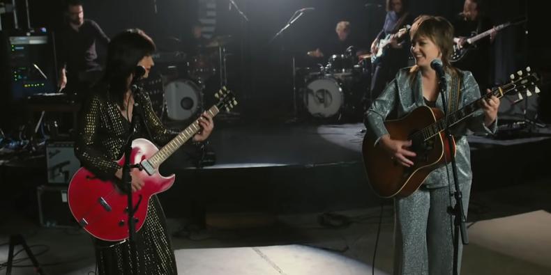 Sharon Van Etten e Angel Olsen apresentam “Like I Used To” no The Tonight Show