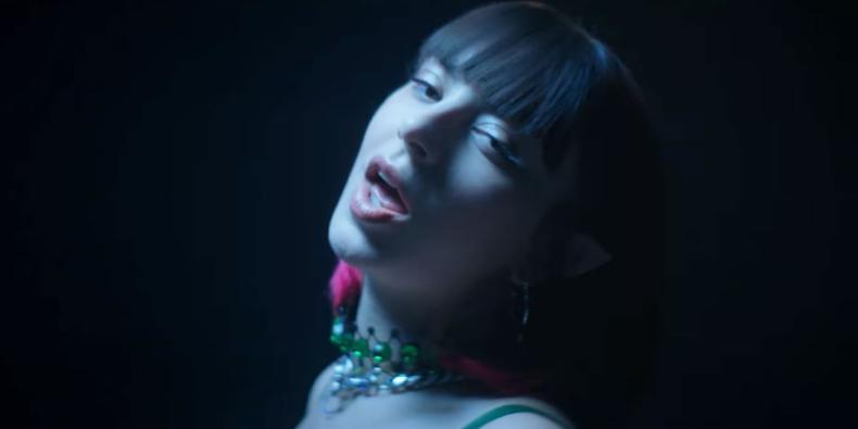 Charli XCX anuncia novo álbum, ‘Charli’