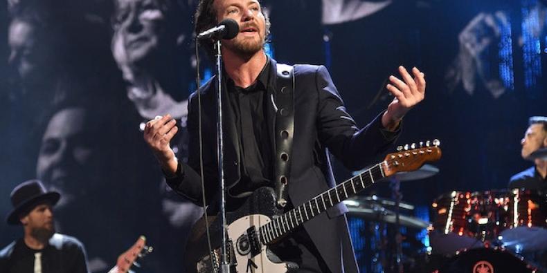 Pearl Jam lança versão de