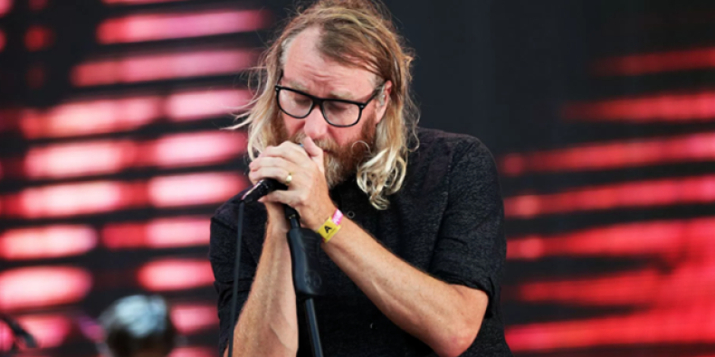 Matt Berninger, líder do The National, canta em concerto de “Game of Thrones”