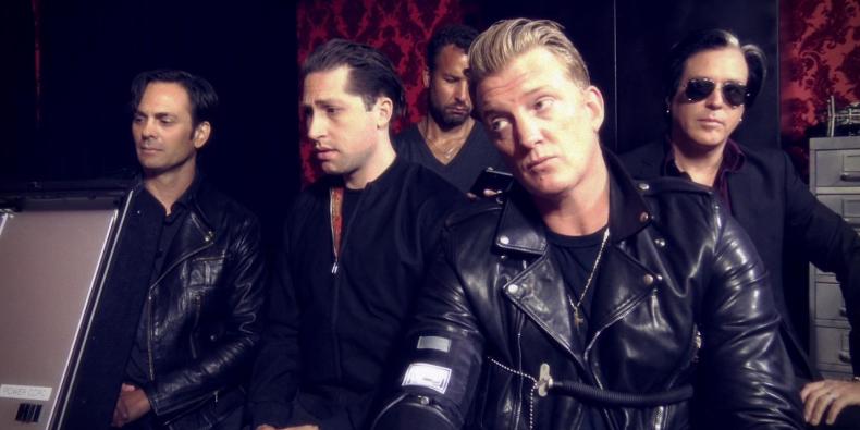 Queens of the Stone Age reedita quatro álbuns em vinil de alta qualidade