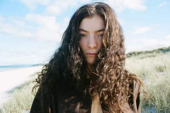 Lorde lança música que faz parte da nova trilha de Jogos Vorazes