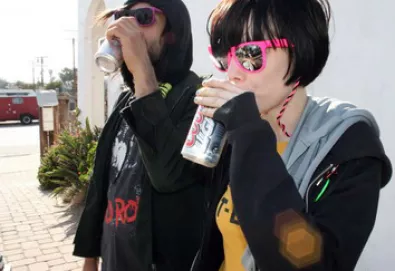 Crystal Castles grava novo single com vocalista do The Cure