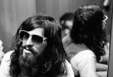 Devendra Banhart retorna com sucessor de Smokey Rolls Down Thunder Canyon