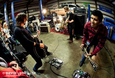 Foo Fighters disponibiliza documentário "Garage Tour" no YouTube