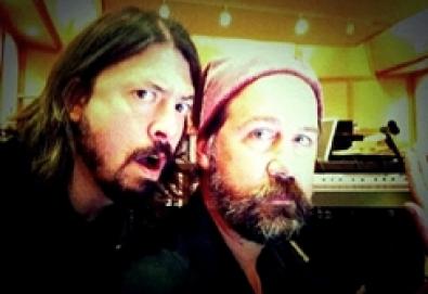 "Devo tudo ao Kurt Cobain e ao Krist Novoselic", diz líder do Foo Fighters