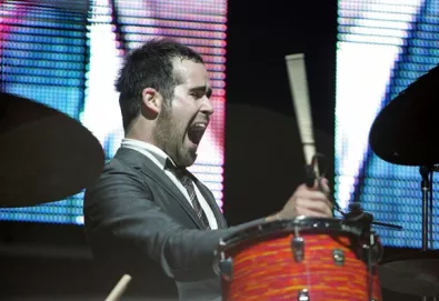 Baterista do The Killers lança seu primeiro disco solo