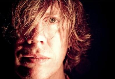 Thurston Moore (Sonic Youth) divulga nova música no Facebook; novo trabalho foi produzido por Beck
