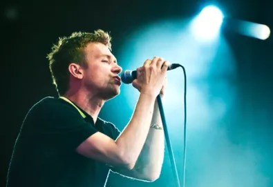 Damon Albarn estreia nova música do Blur