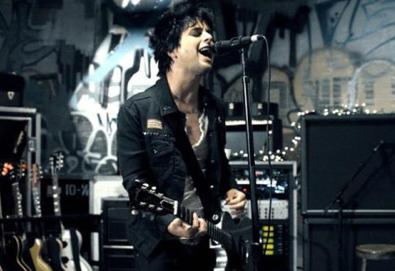 Green Day divulga mais um single de "¡Uno!"; ouça "Kill The DJ"