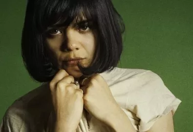 Ouça o novo álbum da cantora Bat For Lashes: 'The Haunted Man'