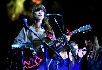 Feist lança novo vídeo; assista "Graveyard"