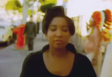 Walking, singing, dancing... through the streets of cities