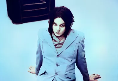 Jack White toca bateria e trecho de "Enter Sandman" em show; assista aqui