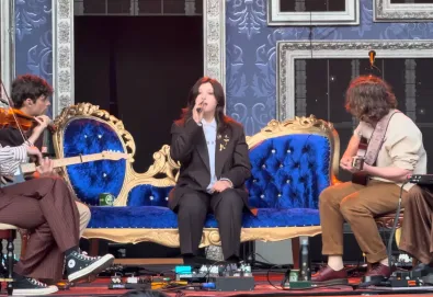 Cover: Lucy Dacus — "Roy's Tune" do Fontaines D.C.