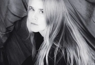 Anna Von Hausswolff lança single com participação de Iggy Pop; Ouça "The Whole Woman"