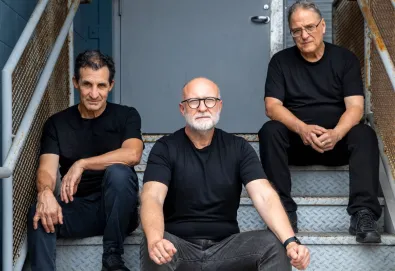 Sugar retorna 30 anos depois com um novo single, "House of Dead Memories"