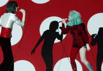 Vídeo: Primal Scream e Sky Ferreira - "Where the Light Gets In"