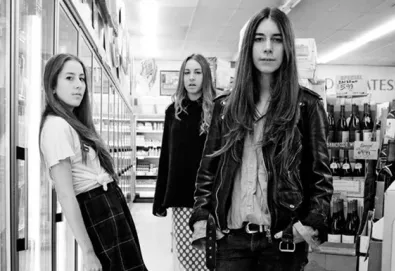 Haim estreia novo vídeo com direção de Warren Fu