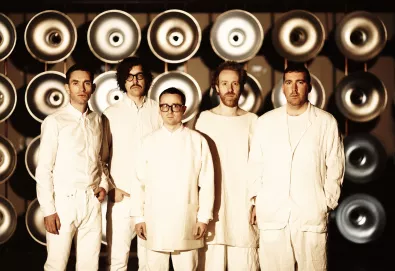 Hot Chip lança vídeo da cover de "Dancing in the Dark" (Bruce Springsteen)