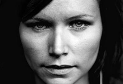 Nina Persson, vocalista do Cardigans, lança primeiro disco solo