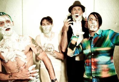 Red Hot Chili Peppers compartilha uma nova música -  "We Turn Red" - do novo álbum
