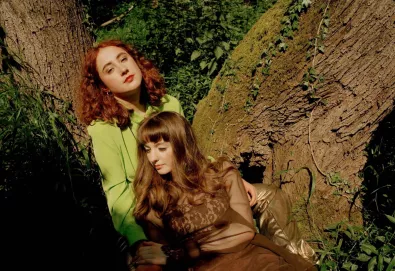 Let’s Eat Grandma compartilha ‘Happy New Year’, novo single