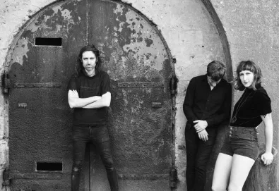 Vídeo: A Place To Bury Strangers - “There’s Only One Of Us”