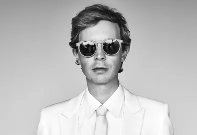 Nova música: Beck - "Dear Life"