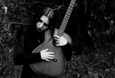 Chelsea Wolfe anuncia sexto álbum, ‘Birth Of Violence’; Ouça o single “The Mother Road”