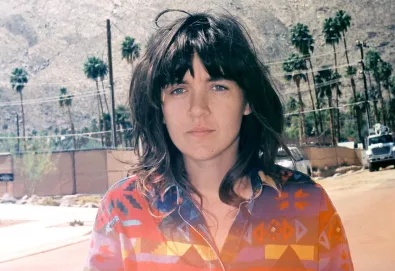 Nova música: Courtney Barnett — “Everybody Here Hates You”