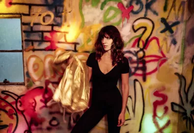 Nova música: Eleanor Friedberger - "In Between Stars"