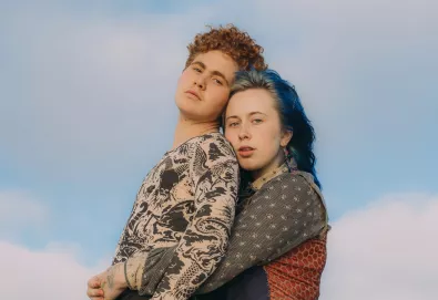 Girlpool lança canção que dá título ao novo álbum, “What Chaos Is Imaginary”