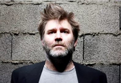 James Murphy reúne irmãos Cavalera e cria "versão metaleira do White Stripes"