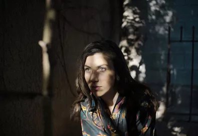 Julia Holter lançará seu quarto álbum - 'Have You in My Wilderness' – em setembro; Ouça a música "Feel You"