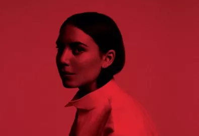 Lykke Li faz versão de Usher; ouça aqui