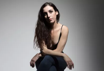 Marissa Nadler lança vídeo de uma canção chamada "Blue Vapor"