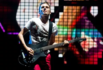 Muse presenteia fãs com vídeo raro