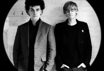 Simian Mobile Disco lançará um novo álbum em novembro; Ouça o single "Far Away From a Distance"