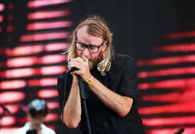 Matt Berninger, líder do The National, canta em concerto de “Game of Thrones”