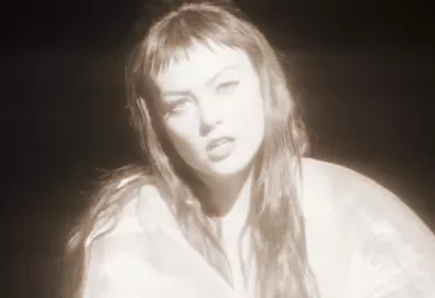 Johnny Jewel do Chromatics remixa “All Mirrors” de Angel Olsen