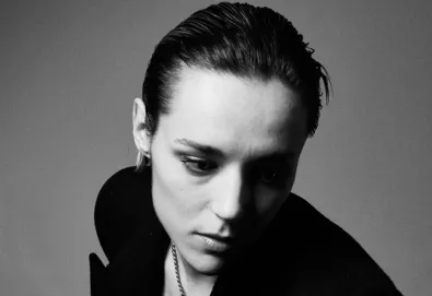 Ouça: Jehnny Beth (Savages) - “I’m the Man”