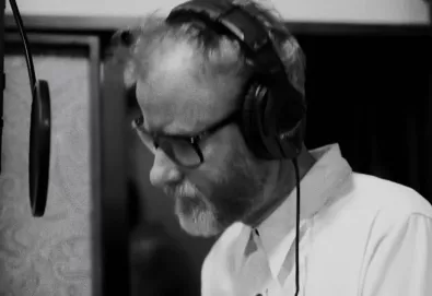 Matt Berninger do The National faz uma cover de “Holes” (Mercury Rev)