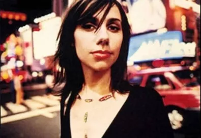 PJ Harvey anuncia reedição em vinil de Stories From the City, Stories From the Sea